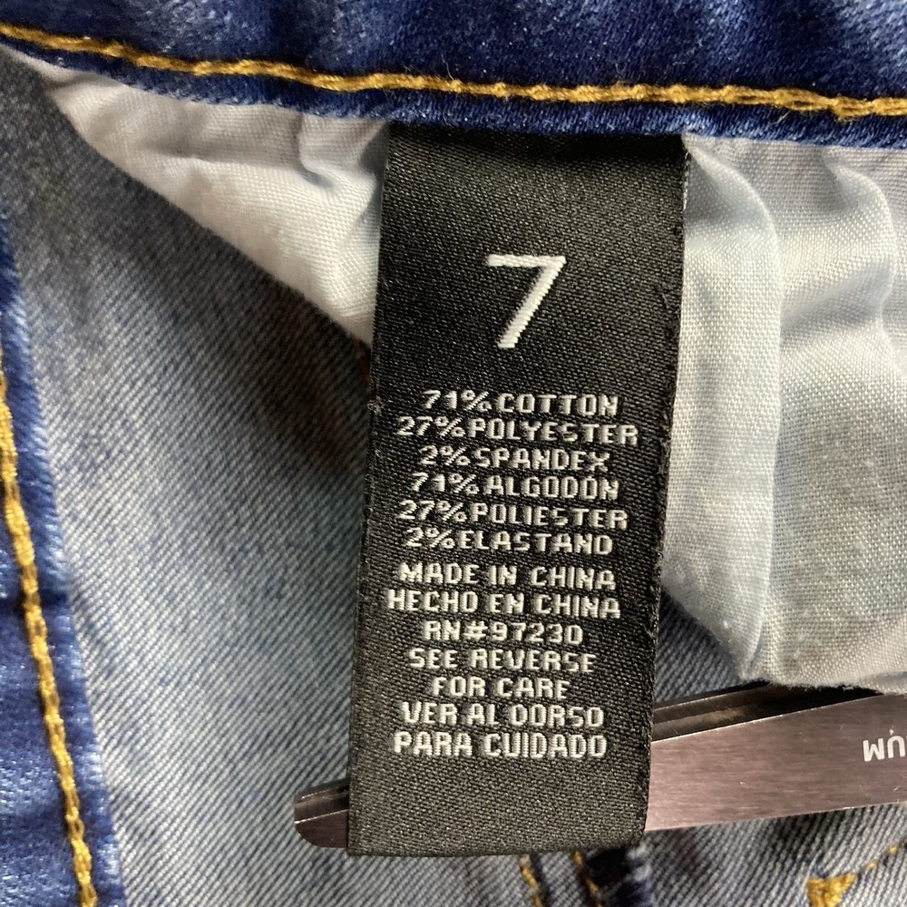 Almost Famous Jeans Size 7 26x30 Blue Denim Bell Bottom Flare Distressed Stretch - Picture 15 of 16